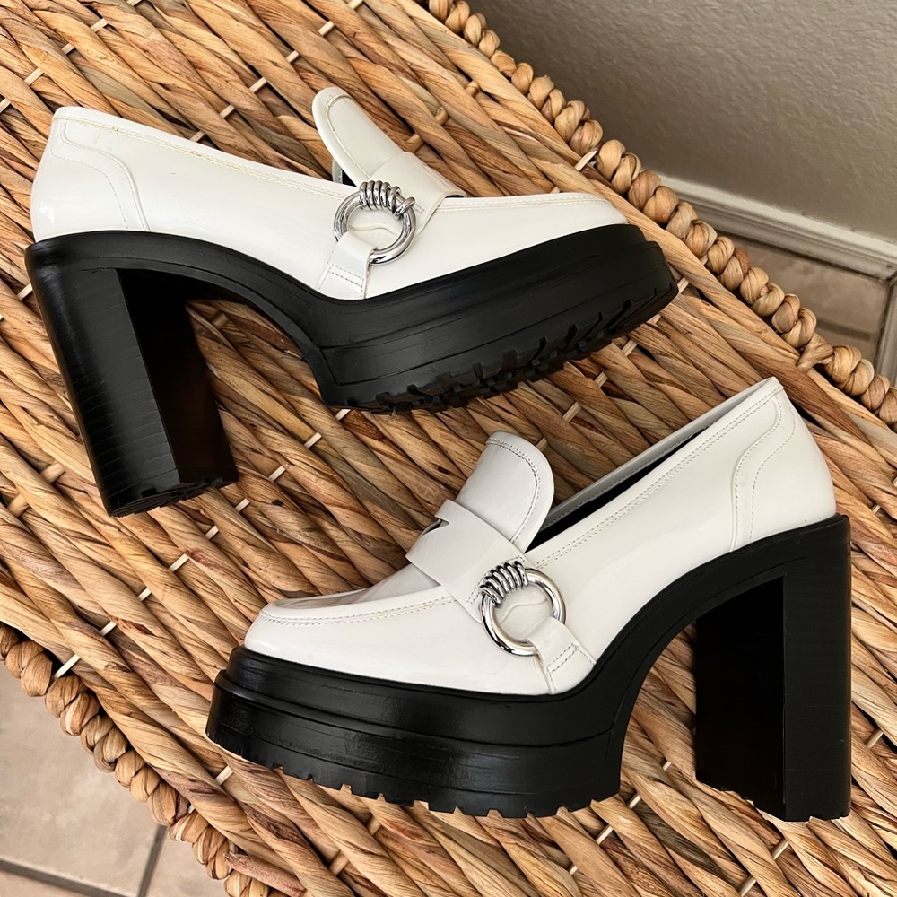 Unworn White Gianni Bini Platforms (Size 7.5)